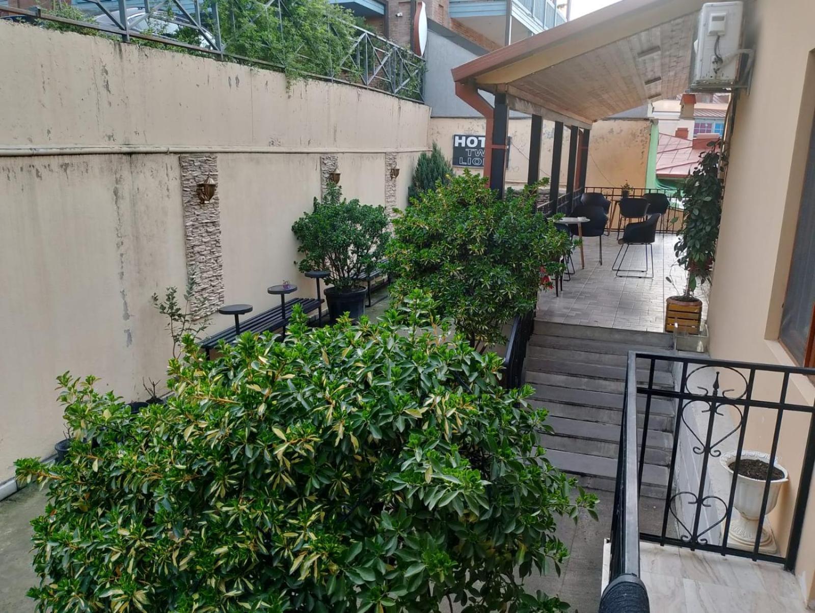 Two Lions Hotel Tbilisi Exterior foto