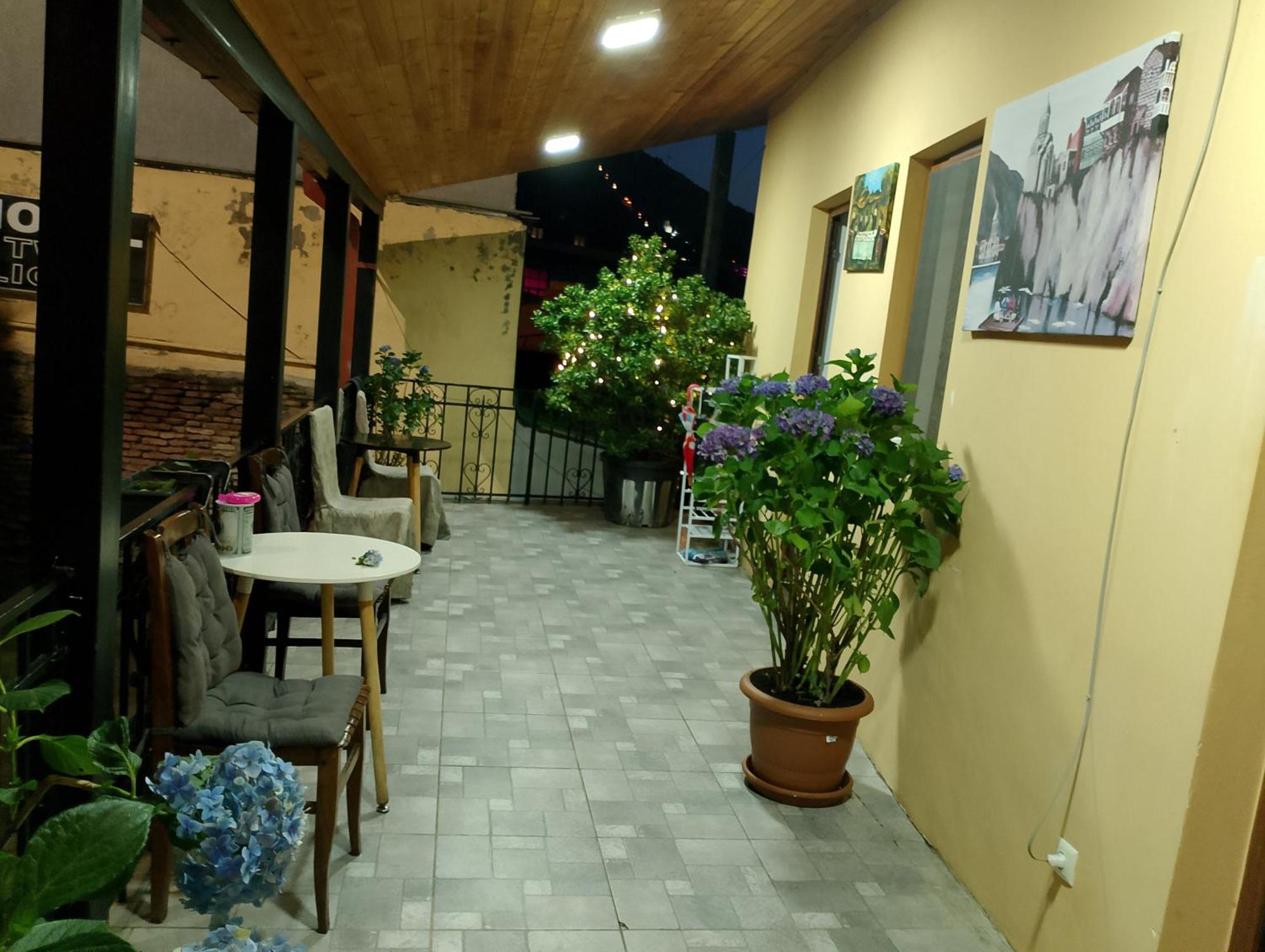 Two Lions Hotel Tbilisi Exterior foto